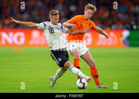 13-10-2018: Fußball: Nederland v Deutschland: Amsterdam UEFA Nationen Liga 2019 Joshua Kimmich von Deutschland, Frenkie de Jong der Niederlande Stockfoto