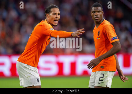 13-10-2018: Fußball: Nederland v Deutschland: Amsterdam UEFA Nationen Liga 2019 Vergil van Dijk der Niederlande, Denzel Dumfries der Niederlande Stockfoto