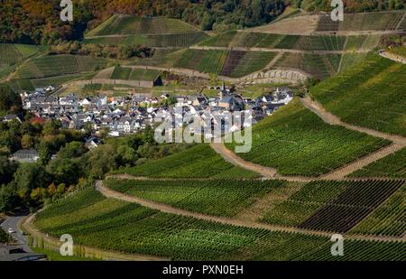 Dernau, Ahr Valley, Rheinland - Pfalz, Deutschland 09.29.2018. Dernau ist eine bekannte Weindorf entlang der Ahr in Rheinland-Pfalz Stockfoto