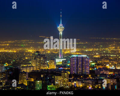 Milad Turm, auch bekannt als die Teheran Tower ist das 6.-höchsten Turm und der 24 Th - das höchste freistehende Bauwerk der Welt. Stockfoto