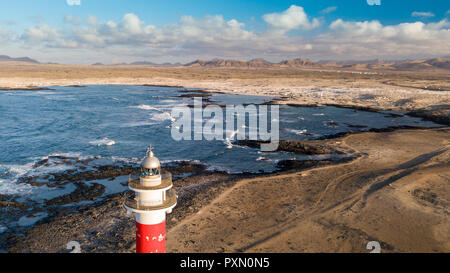 Luftaufnahme der Leuchtturm bei Sonnenuntergang, Nord-westlichen Küste von Fuerteventura Stockfoto