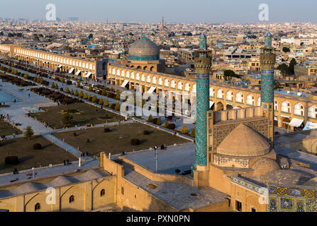 Die Naqsh-e Jahan Square auch bekannt als Meidan Emam, ist ein Marktplatz im Zentrum von Isfahan, Iran. Zwischen 1598 und 1629 gebaut. Stockfoto