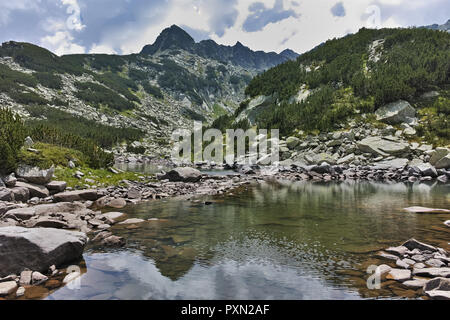 Erstaunliche Landschaft des Oberen Muratovo See, Pirin-gebirge, Bulgarien Stockfoto