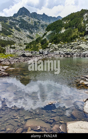 Erstaunliche Landschaft des Oberen Muratovo See, Pirin-gebirge, Bulgarien Stockfoto