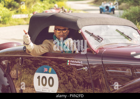 PESARO COLLE SAN BARTOLO, Italien, 17. Mai - 2018: Alfa Romeo 6C 2300 PESCARA SPIDER 1935 auf einem alten Rennwagen Rallye Mille Miglia 2018 die berühmte i Stockfoto