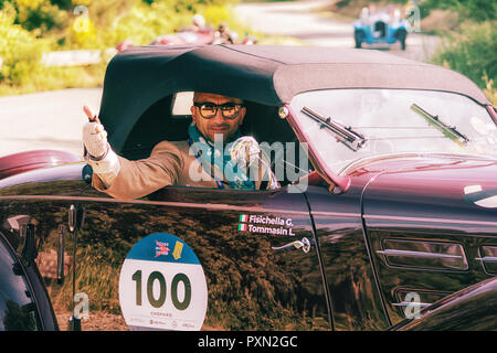 PESARO COLLE SAN BARTOLO, Italien, 17. Mai - 2018: Alfa Romeo 6C 2300 PESCARA SPIDER 1935 auf einem alten Rennwagen Rallye Mille Miglia 2018 die berühmte i Stockfoto