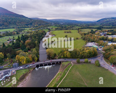 Luftaufnahme der walisischen Stadt Abergavenny in der Nähe von Brecon Beacons Wales Stockfoto