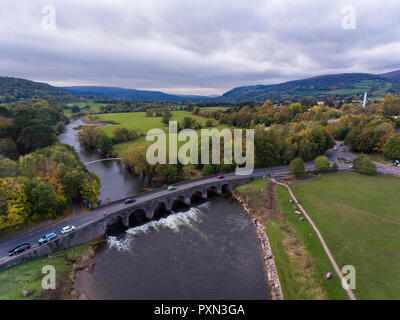 Luftaufnahme der walisischen Stadt Abergavenny in der Nähe von Brecon Beacons Wales Stockfoto