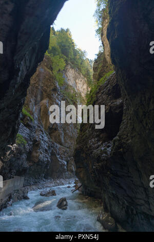 Stream: Partnachklamm, Partnachklamm, Schlucht Partnachklamm, Garmisch-Partenkirchen, Oberbayern, Bayern, Deutschland Stockfoto