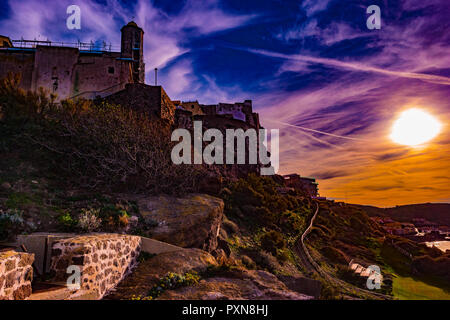 Schöne Gasse der Altstadt von castelsardo - Sardinien - Italien. Stockfoto