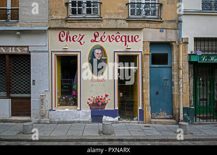 Chez Leveque, einem traditionellen französischen Restaurant in der rue Saint Julien le Pauvre, Paris, Frankreich. Stockfoto