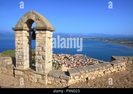 Der Glockenturm auf der Burg Palamidi, Nafplio, Argolis, Peloponnes, Griechenland, Südeuropa Stockfoto