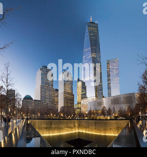 Usa, New York City, Manhattan, Manhattan, World Trade Center, 1 World Trade Center (Turm) und Denkmal 9/11 Stockfoto