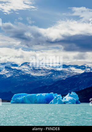 Eisberg auf den Lago Argentino, Nationalpark Los Glaciares, Provinz Santa Cruz, Patagonien, Argentinien Stockfoto