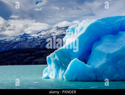 Eisberg auf den Lago Argentino, Nationalpark Los Glaciares, Provinz Santa Cruz, Patagonien, Argentinien Stockfoto