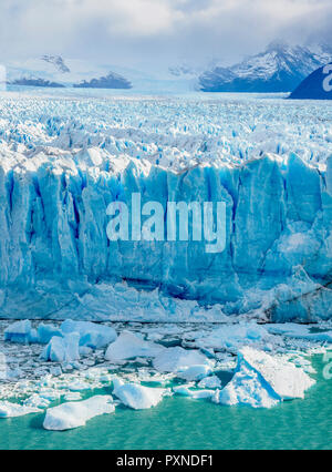 Der Gletscher Perito Moreno, Erhöhte Ansicht, Nationalpark Los Glaciares, Provinz Santa Cruz, Patagonien, Argentinien Stockfoto