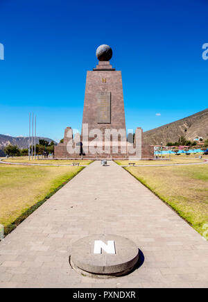 Denkmal für den Äquator, Ciudad Mitad del Mundo, die Mitte der Welt Stadt, Provinz Pichincha, Ecuador Stockfoto