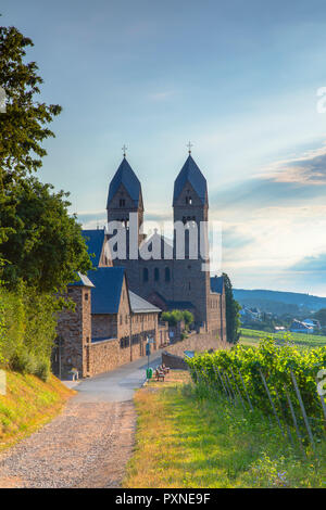 Abtei St. Hildegard und Weinbergen, Rüdesheim, Rheinland-Pfalz, Deutschland Stockfoto