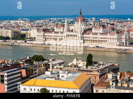 Blick auf die Donau und das ungarische Parlament vom Fisherman€ ™ s Bastion, Budapest, Ungarn Stockfoto