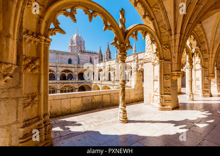 Portugal, Lissabon, Santa Maria de Belém. Der gotische Kreuzgang des Kloster Jeronimos. Stockfoto