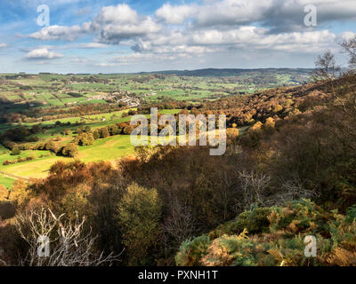 Blick über Nidderdale im Herbst von Guise Felsen in der Nähe Pateley Bridge North Yorkshire England Stockfoto