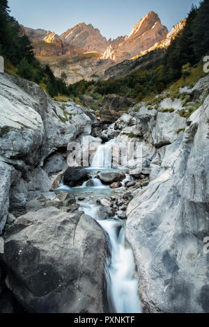 Cinca Wasserfall im Pineta Tal Stockfoto