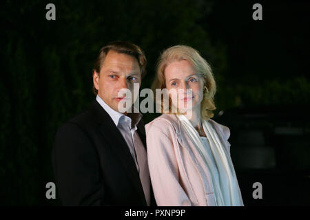 Die Wolke aka. Die Cloud, Deutschland 2006, Regie: Gregor Schnitzler, Elmar Vater (RICHY MÜLLER) und seine Frau (EMANUELA von FRANKENBERG). Stockfoto