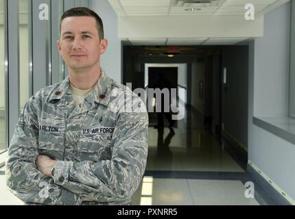 Maj. S. Brint Carlton der Air Force Reserve einzelnen Mobilisierung Augmentee zum Pentagon, Washington, D.C. zugewiesen, wenn Sie nicht im Dienst, Carlton die Grafschaft Richter ist für Orange County, Texas. Stockfoto