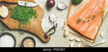 Kochen gesalzen Lachs Fisch mit Kräutern, Kopieren, breiten Zusammensetzung Stockfoto