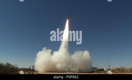 Ein Sabre short-range ballistic missile startet im Juni 2017 im White Sands Missile Range, New Mexico, für einen Test des Patriot Advanced Capability-3 (PAC-3) Missile Segment Enhancement, eine erweiterte Raketenabwehrsystem. Hyperschall Raketen möglicherweise PAC-3 und ähnlichen Systemen zu durchdringen. Stockfoto