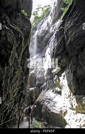 Deutschland, Oberbayern, Naturschauspiel Partnachklamm bei Garmisch Partenkirchen, Deutschland, Oberbayern, Naturschauspiel Partnachklamm bei Garmisch. Stockfoto