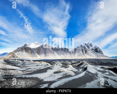 Vestrahorn oder Vesturhorn Berg, South Island, über den schwarzen Sand Dünen gesehen an stokksnes. Stockfoto