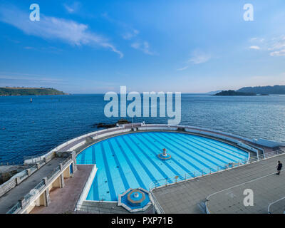 Vom 9. Juni 2018: Plymouth, Devon, UK-Tinside Lidon, das 1935 im Art déco Lido neben Plymouth Sound. Stockfoto