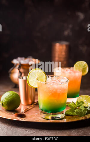 Orange cocktail dekoriert mit Kalk Stockfoto