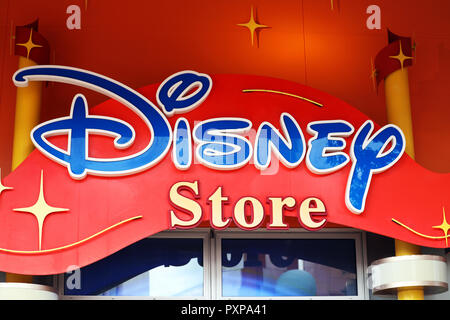 Chessy, Frankreich - 14. Oktober 2018: Disney Store Shop Anmelden Disney Village in Meaux in der Nähe von Paris, Frankreich, Europa Stockfoto