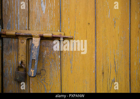 Alte Tür zu Hühnerstall Stockfoto