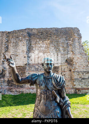 Bronzestatue des römischen Kaisers Trajan London Wall, nahe, Tower Hill, London, England, UK, GB. Stockfoto