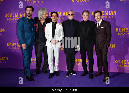 Von Links nach Rechts, Gwilym Lee, Brian May, Rami Malek, Roger Taylor, Ben Hardy und Joseph Mazzello Teilnahme an der Bohemian Rhapsody Weltpremiere auf der die SSE-Arena, Wembley, London statt. Stockfoto