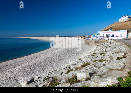 Mit Blick auf Chesil Bucht auf der Isle of Portland, Dorset England UK Europa Stockfoto