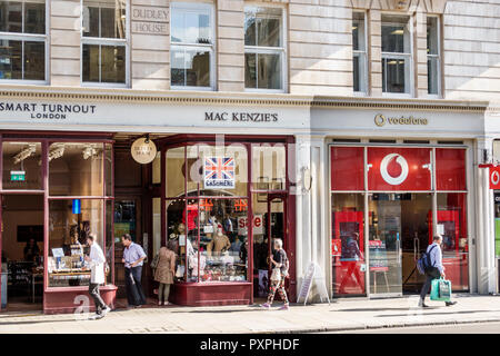 London England, Großbritannien, Piccadilly Mayfair, Schaufensterfronten, Mackenzie's Cashmere, Vodafone, Fußgänger, Shopping Shopper Shopper Shopper Shop Shops Market Markets Marktpl Stockfoto