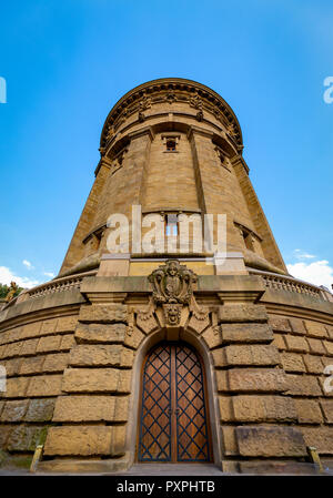 Die alten historischen Wasserturm von Mannheim, Deutschland, Low Angle View Stockfoto