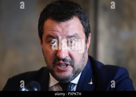 Bukarest, Rumänien - Oktober 23, 2018: Matteo Salvini, stellvertretender Ministerpräsident von Italien und Minister des Innern, hält eine Pressekonferenz an der Ital. Stockfoto