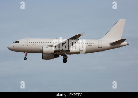 LY-VET, Airbus A 319-112 der Avion Express am Flughafen Frankfurt am Main (FRA), 23.09.2018 Stockfoto
