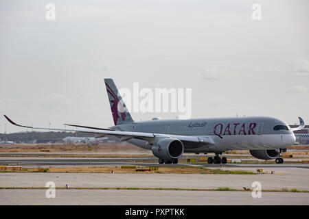 Ein 7-ALM, Airbus A 350-941 der Qatar Airways am Flughafen Frankfurt am Main (FRA), 23.09.2018 Stockfoto