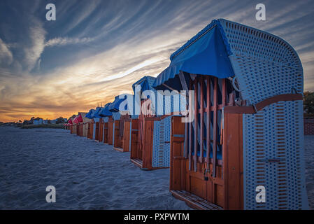 Am Strand von Grömitz zur blauen Stunde Stockfoto