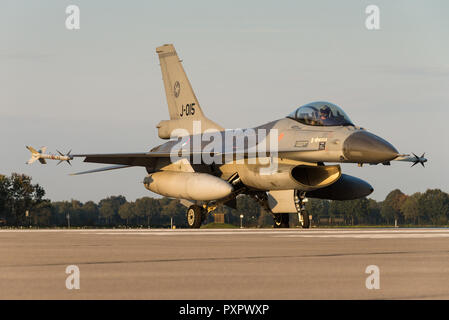 Ein General Dynamics F-16 Fighting Falcon fighter Jet der Royal Netherlands Air Force am Volkel Air Base. Stockfoto