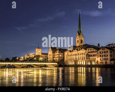 Frauenmunster Abbey und Stadthaus in Zürich bei Nacht, Schweiz, Europa Stockfoto