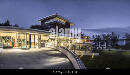 Buchheim Museum in der Dämmerung in Bernried, Bayern, Deutschland Stockfoto