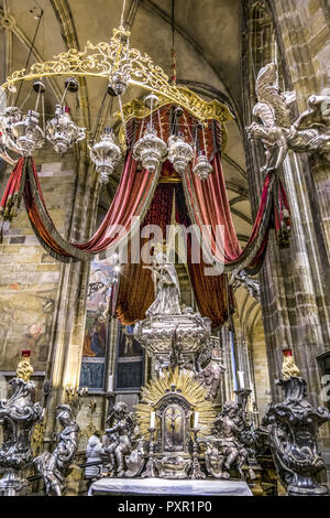 Grab von Johann Nepomuk, St.-Veits-Dom, Prager Burg, Prag, Tschechische Republik, Europa Stockfoto