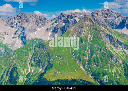 Deutschland, Bayern, Allgäu, Allgäuer Alpen, Panoramablick auf die Allgäuer Hauptkamm aus Krumbacher Höhenweg Stockfoto